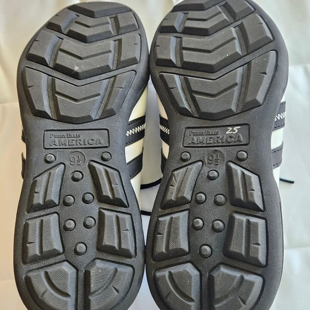 Perry Ellis AMERICA Franklin White Black Soft Spike Shoes Youth Size 2 FREE Ship